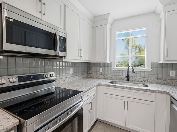 4th image of 720 Groves Park Rd