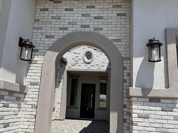 3rd image of 1102 E FIRESTONE Drive