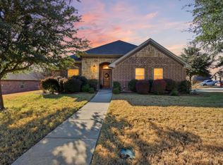 100 Valle Ct, Azle, TX 76020