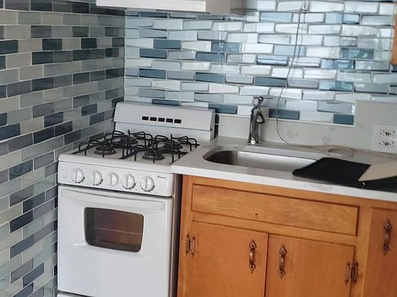 2nd image of 91111 Clarendon Ave #1