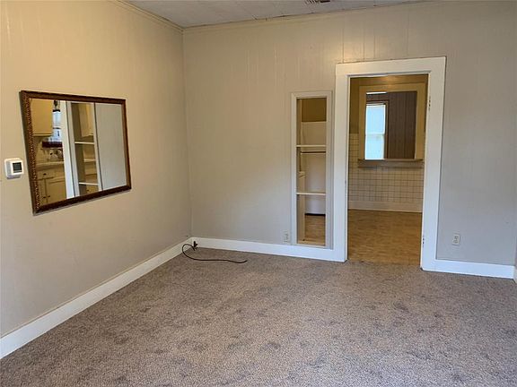 2nd image of 606 Peach St