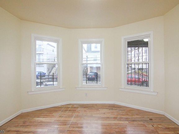 4th image of 66 Hinsdale Pl #2