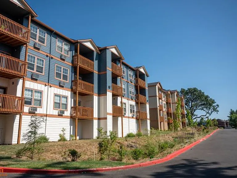 White Oak Apartments — Photo 3