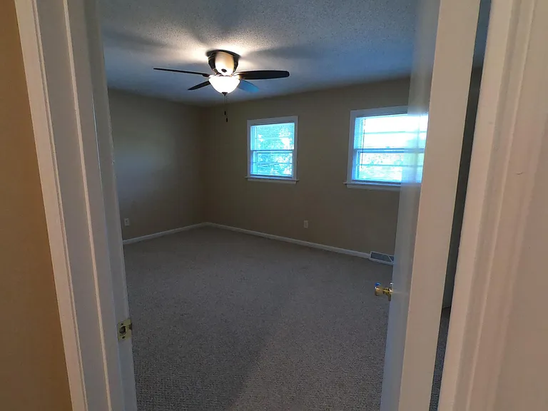 5830 Perry Ln — Photo 24