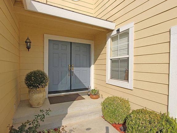 3rd image of 1340 Eastlake Cir