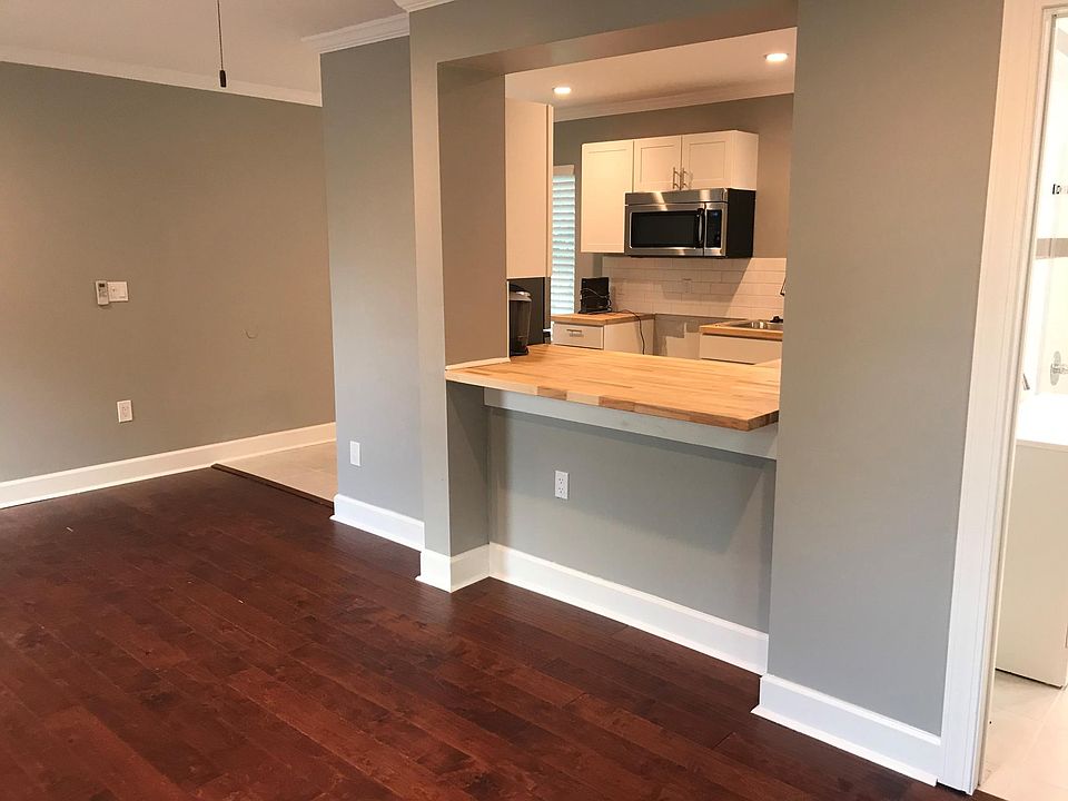 Open kitchen to the studio