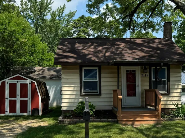 2112 Edgewood Dr, Kalamazoo, MI 49008