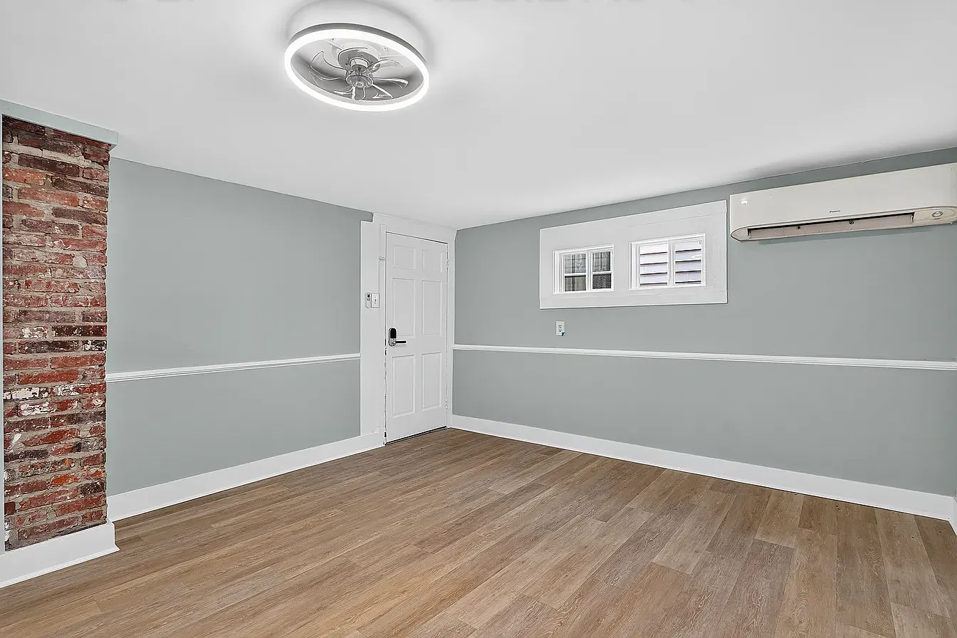 Studio, 400 sqft, $895 — Photo 2