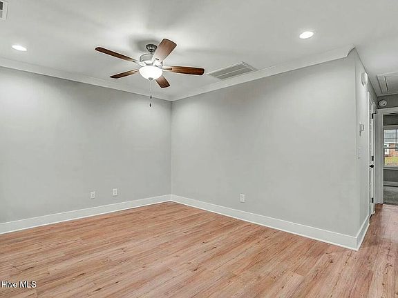 3rd image of 413 Woodrow Street