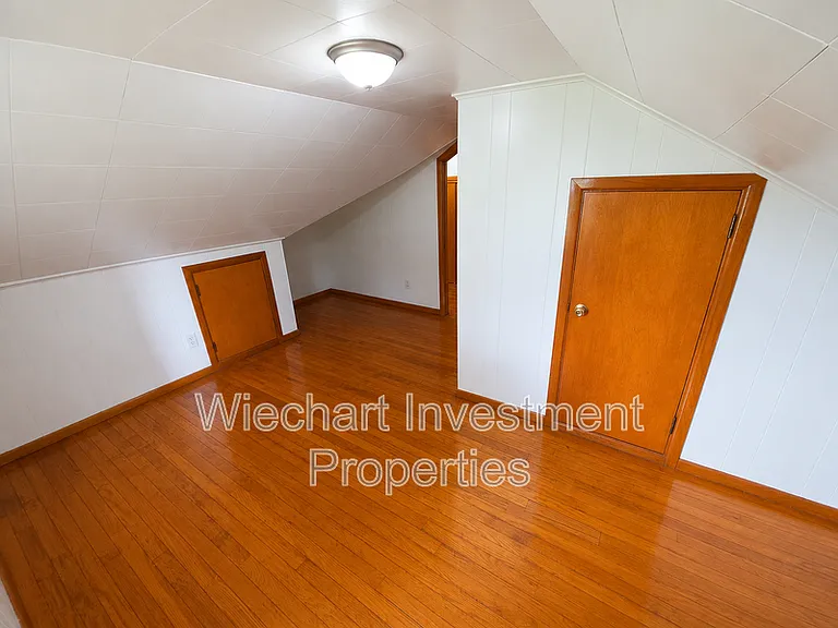 136 E Edwards St — Photo 6