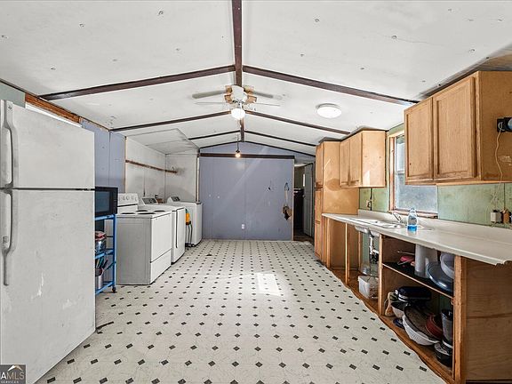4th image of 532 Sharon Rd NE