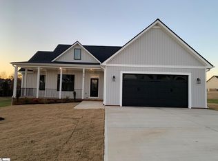518 Hillview Knoll Ln, Greer, SC 29651