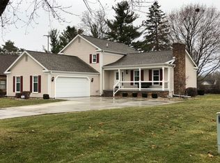 949 Woodfield Dr, Adrian, MI 49221