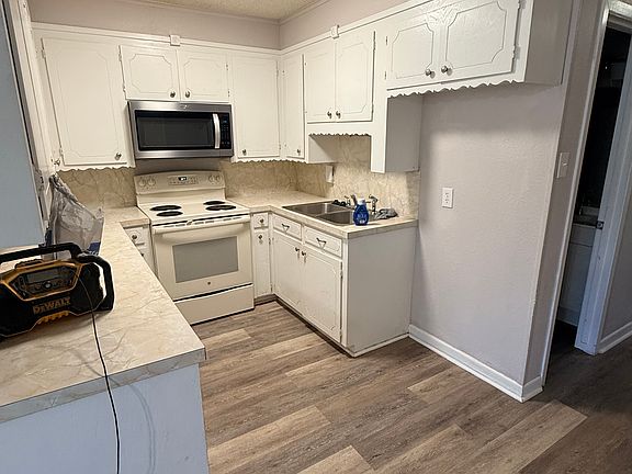 2nd image of 5202 Hilltop Dr