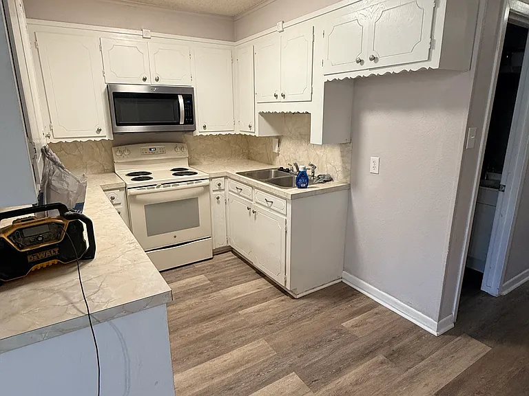 5202 Hilltop Dr — Photo 2