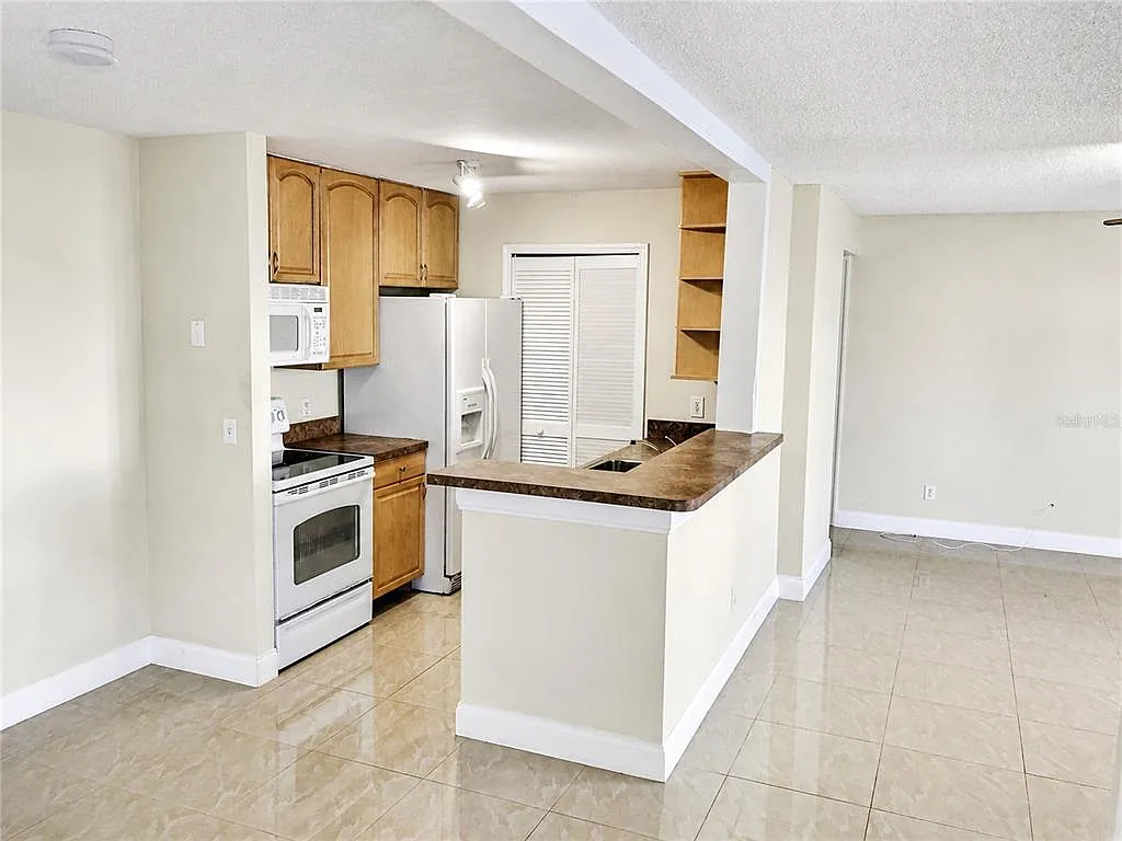 1 bed, 1.0 bath, 722 sqft, $1,490 — Photo 2