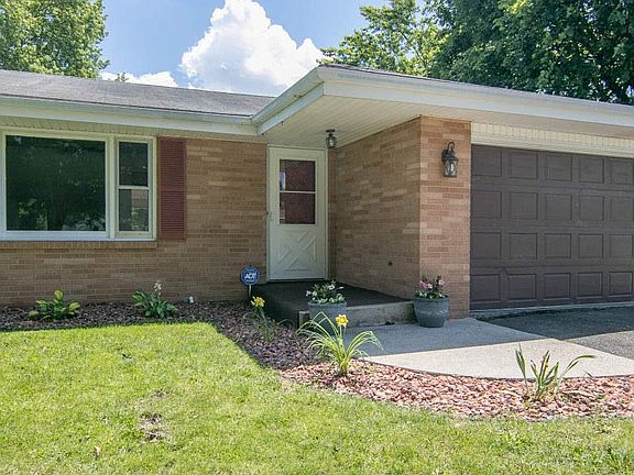2nd image of 2743 Sierra Dr