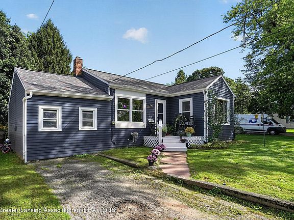 2nd image of 1928 Chestnut St