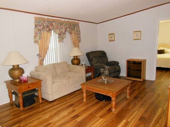 3rd image of 1609 Deverly Dr