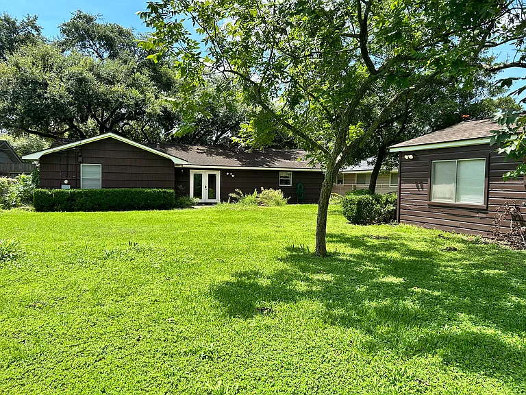 7214 Sharpview Dr — Photo 23