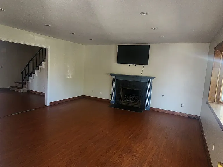 1439 S Grand Ave — Photo 3