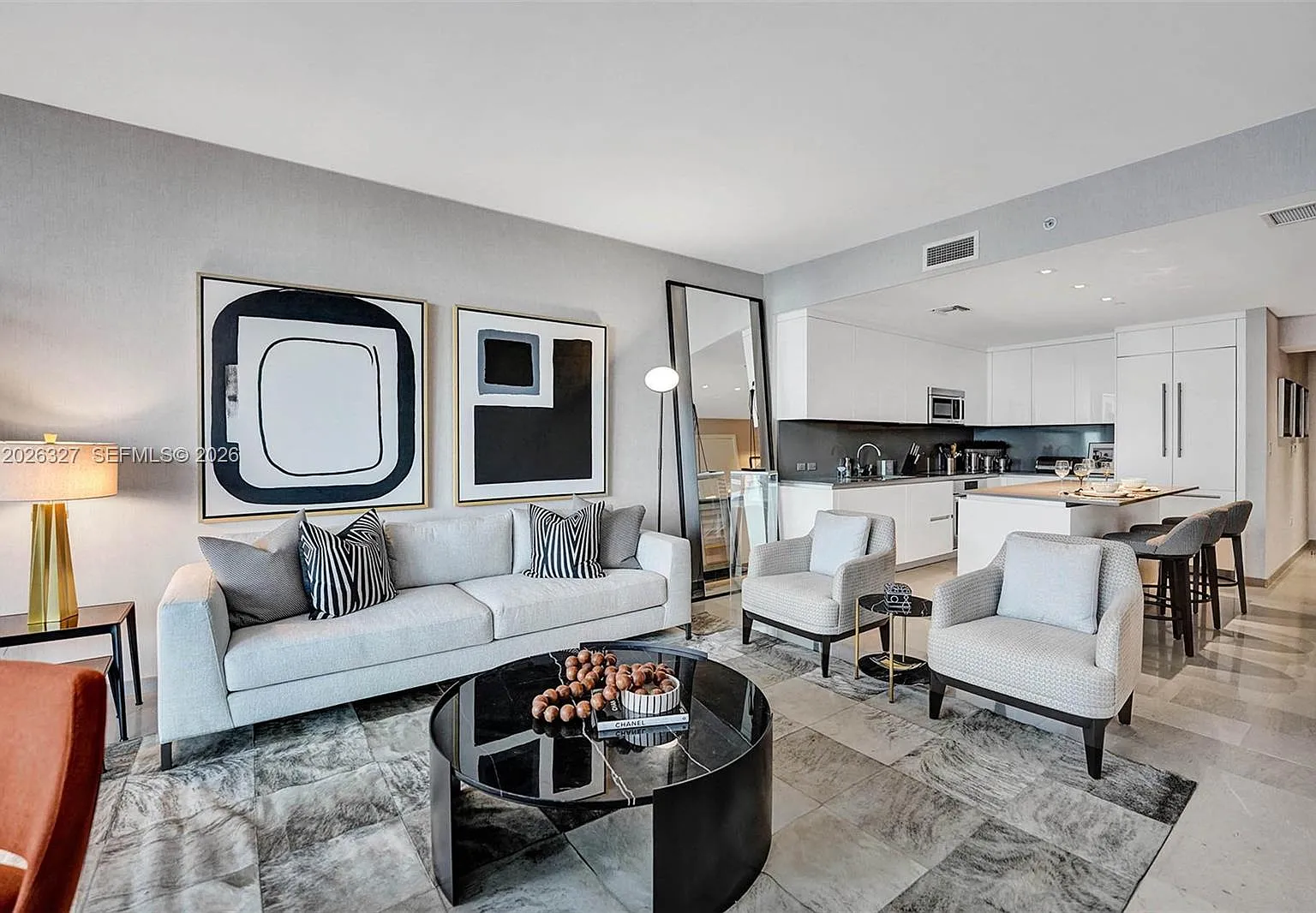 Rise Condo — Photo 2