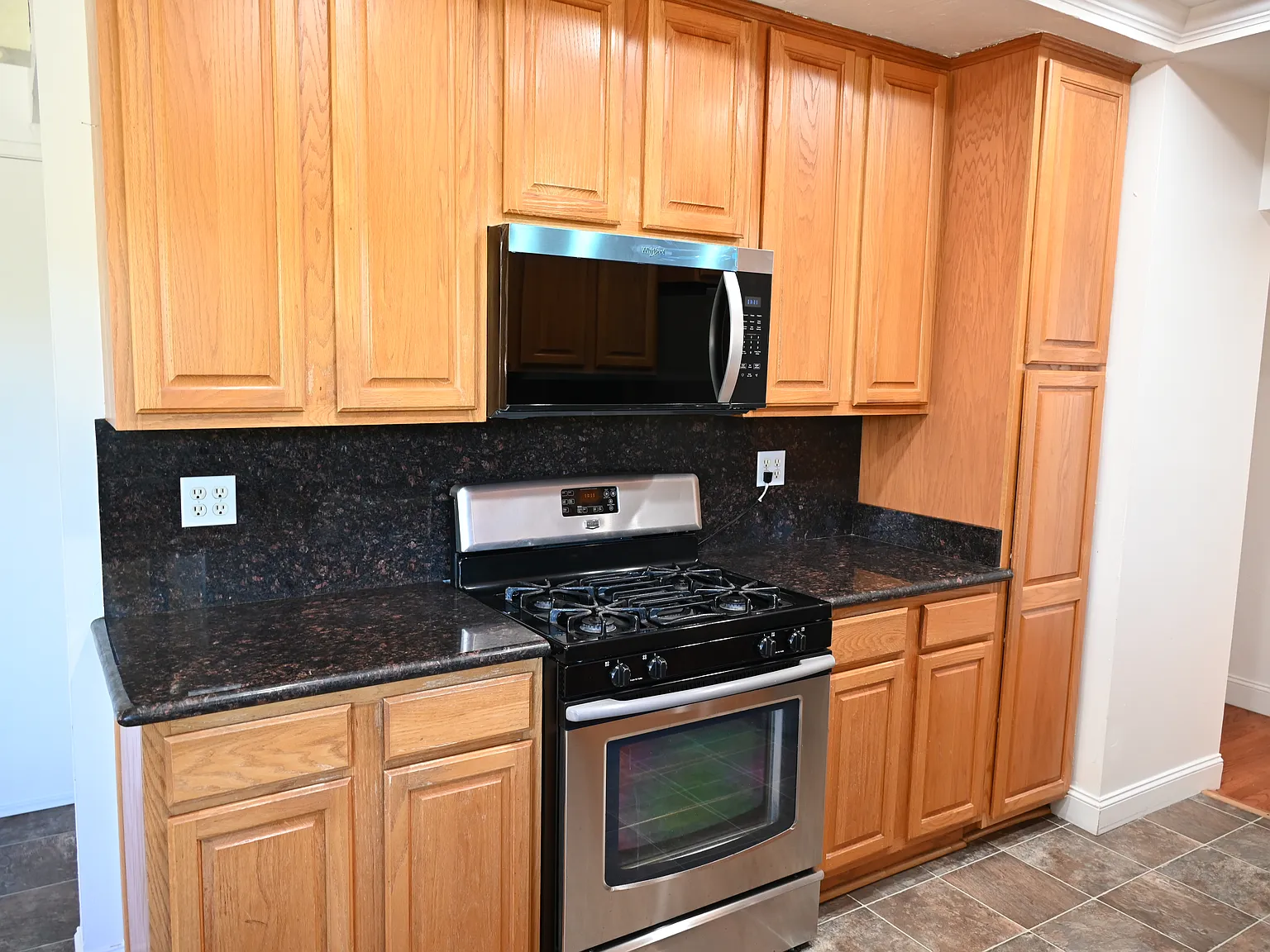 3 bed, 1560 sqft, $4,400 — Photo 4