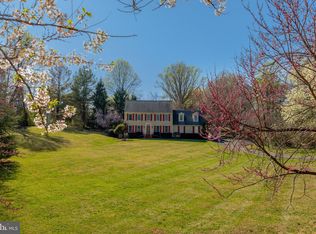 494 Saint Ives Rd, Great Falls, VA 22066