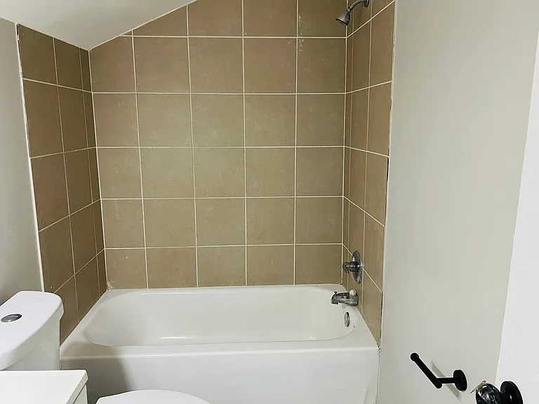 326 S 43rd St — Photo 14