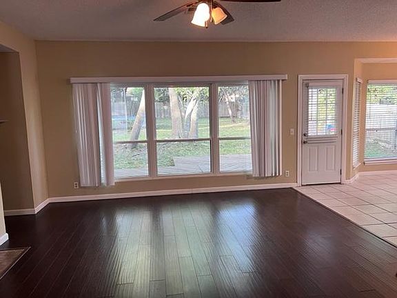 5th image of 2202 Heather Dr