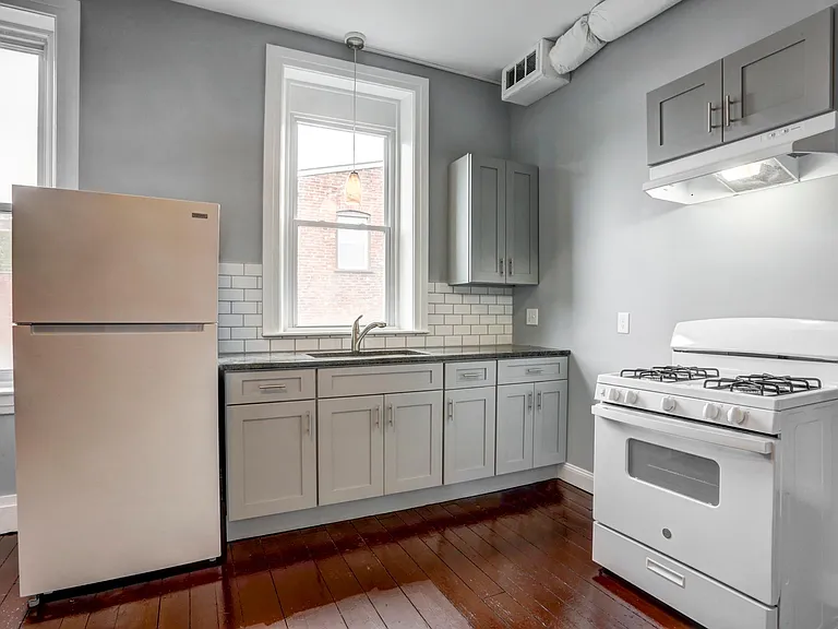 12 W Market St #202 — Photo 4