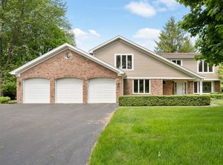 101 Rolling Green Dr, Tower Lakes, IL