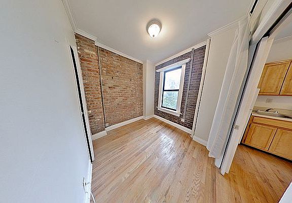 4th image of 620 E 6th St APT 14