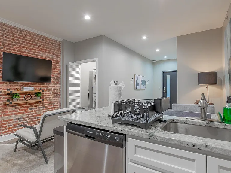 3221 Noble St #3 — Photo 27