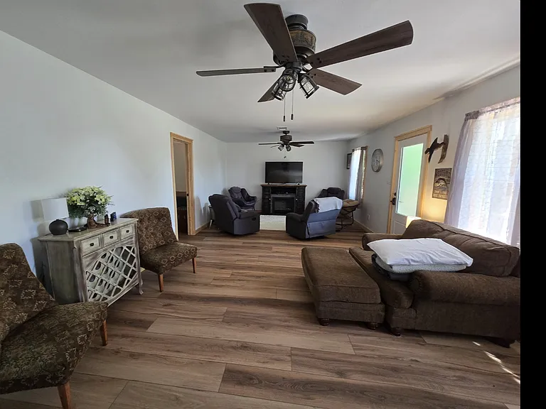 2429 Prairie St — Photo 9