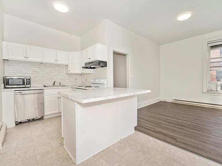 201 S Market St #1C — Photo 17