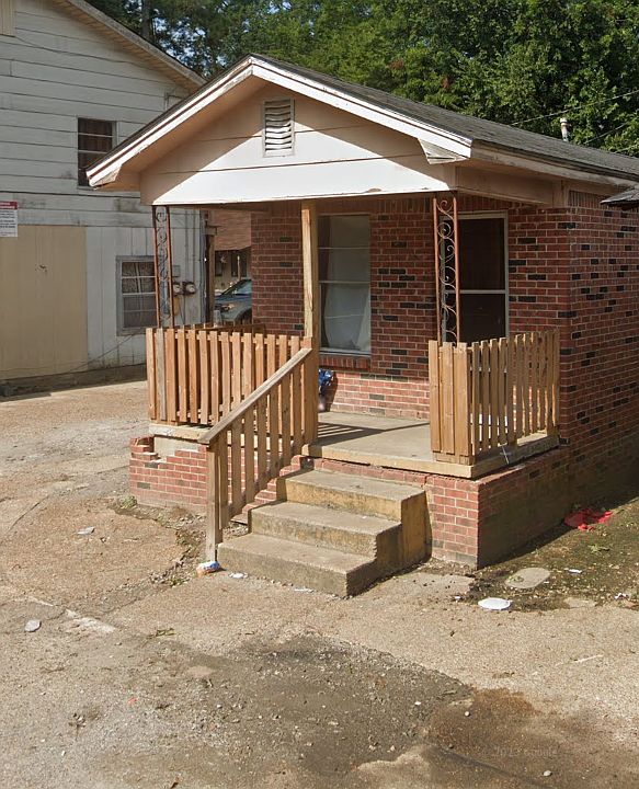 2nd image of 823 Railroad Ave