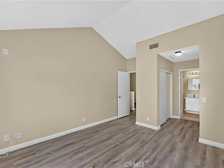 659 N Lark Ellen Ave — Photo 20