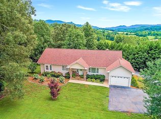 302 Country Walk, Franklin, NC 28734