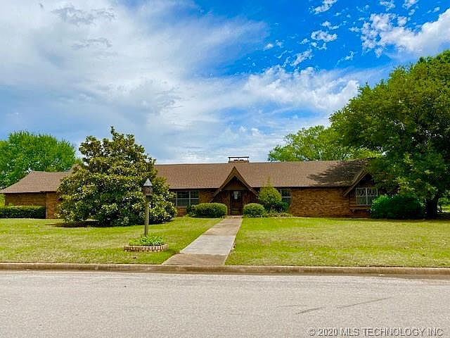1st image of 1919 Lakeview Dr