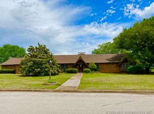 1919 Lakeview Dr, Sulphur, OK 73086