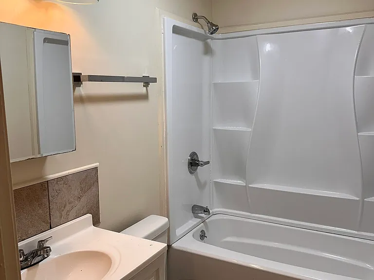 2093 N Ford St — Photo 9