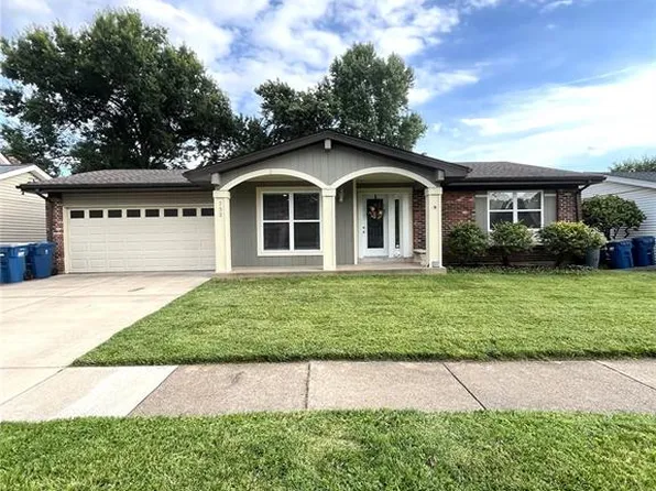 732 Woodrun Dr, Ballwin, MO 63021
