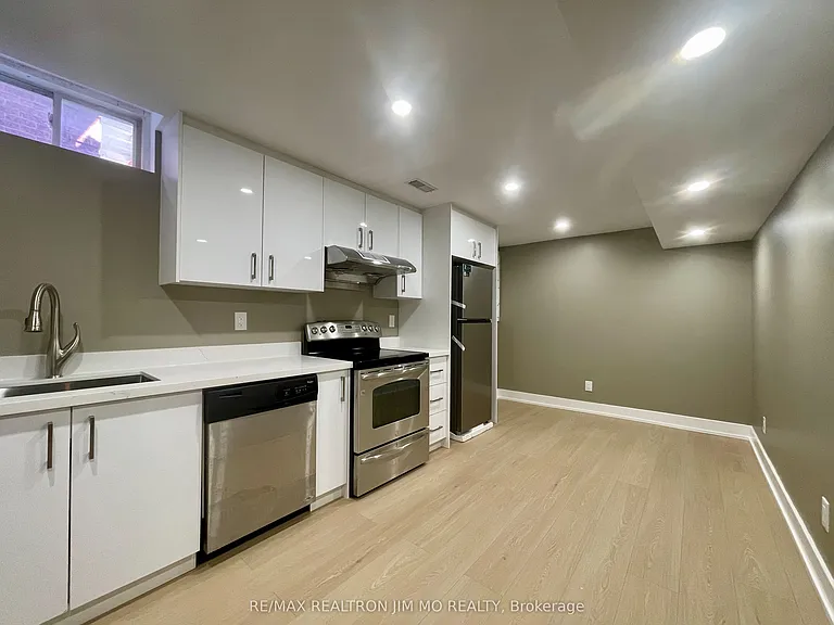 824 College Manor Dr #LOWER — Photo 14