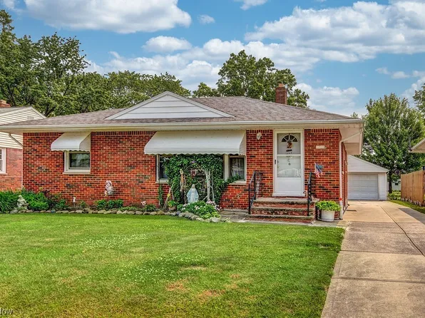 823 Pendley Rd, Willowick, OH 44095