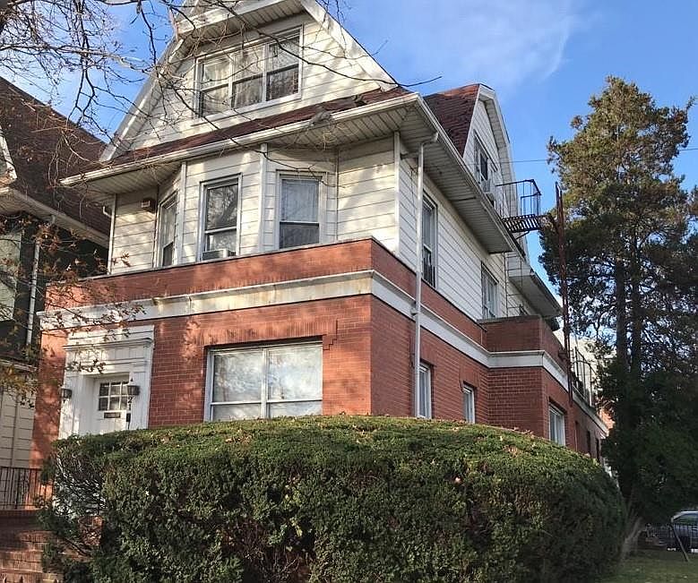 1st image of 921 Avenue P