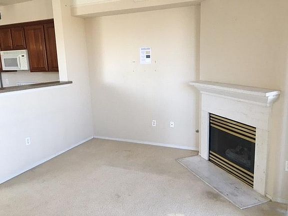 Living Room --Gas Fireplace