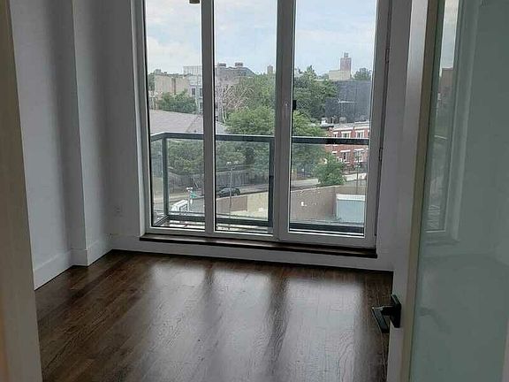 2nd image of 958 Halsey St #5