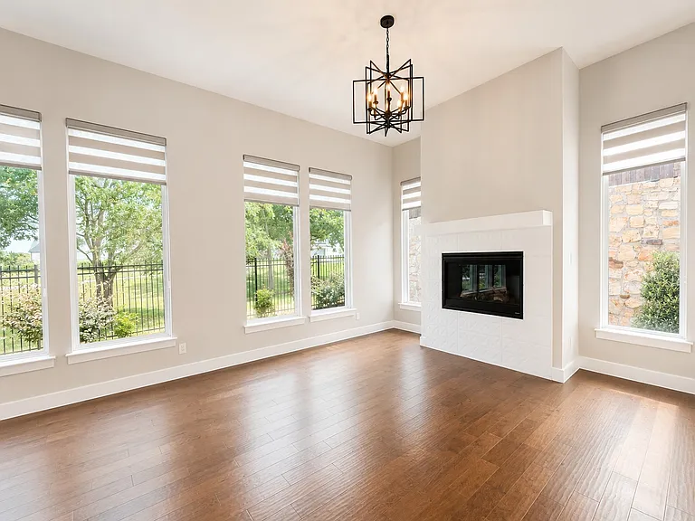 350 Pearland Dr — Photo 5