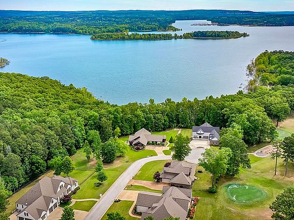 2nd image of 1025 Pointe One Cove Ln
